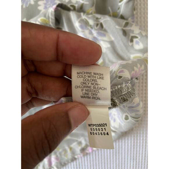 JJill Gray Floral Button Front Blouse Women’s Size M Rayon Tunic Top - Picture 9 of 9